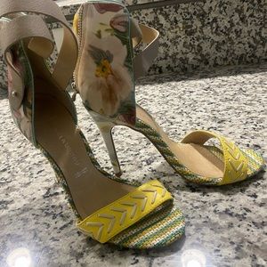 Chinese Laundry yellow floral heels sandals size 7.5